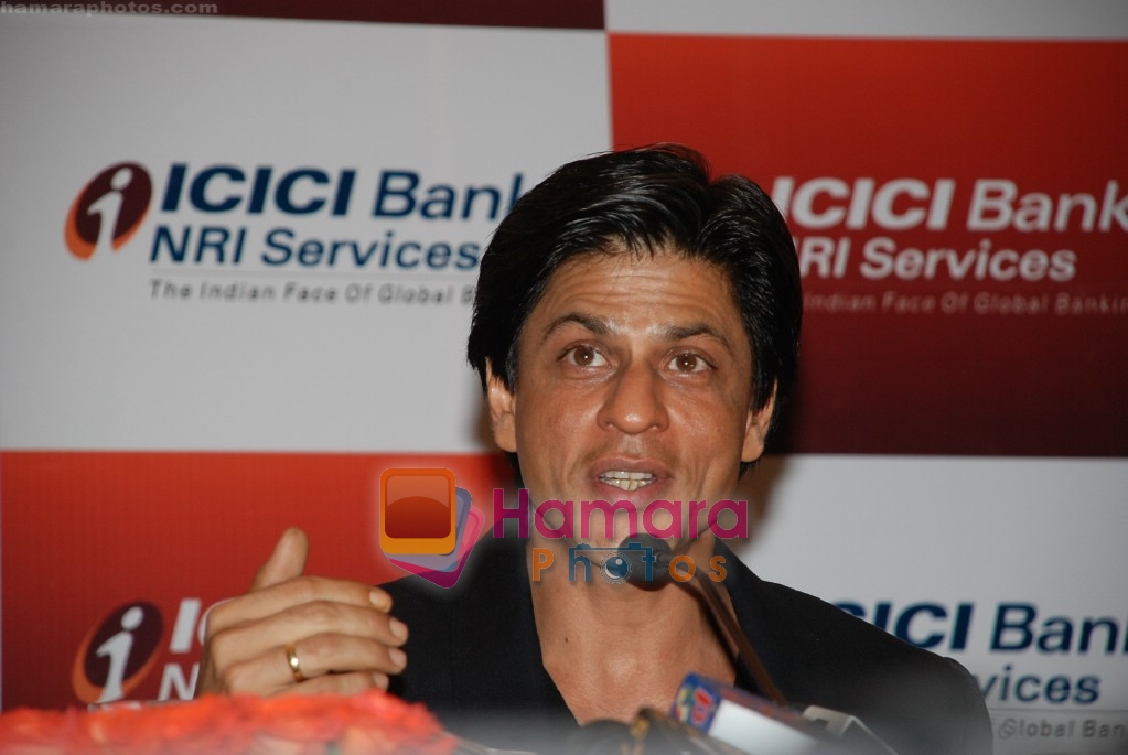 Shahrukh Khan At Icici Bank Announcement Of The Global Indian Account In Grand Hyatt On April 0191